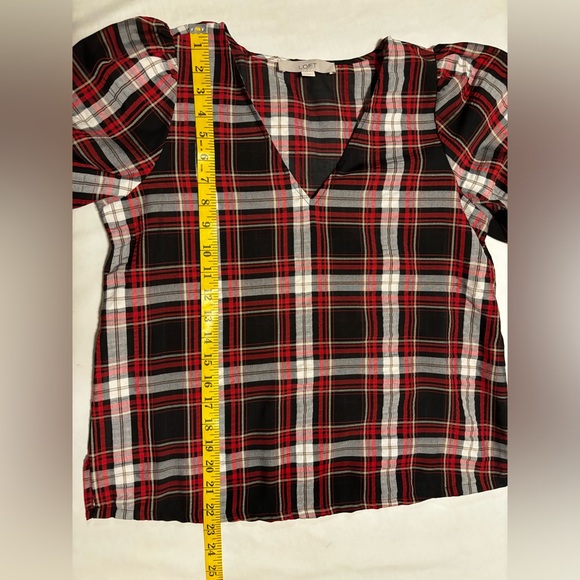 Loft, seersucker red, black & white v neck short elastic puff sleeve, XS - Picture 9 of 12